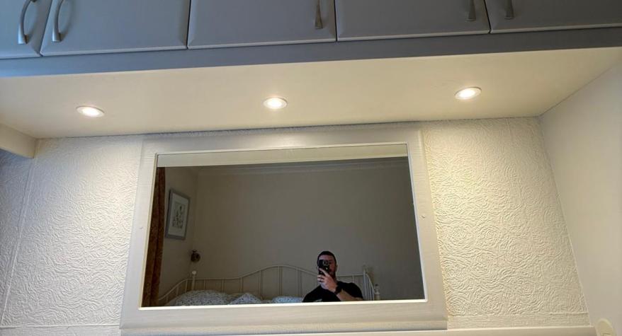 Spotlights in fitted furniture 